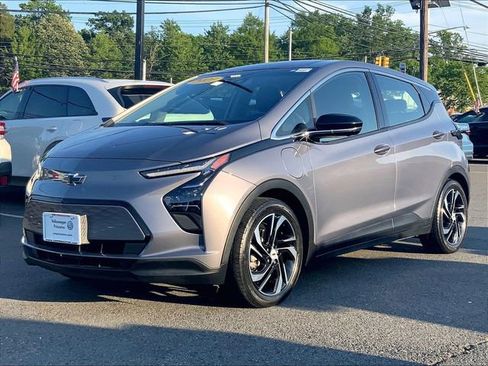 Used 2023 Chevrolet Bolt LT w/ Infotainment Package FWD image 2