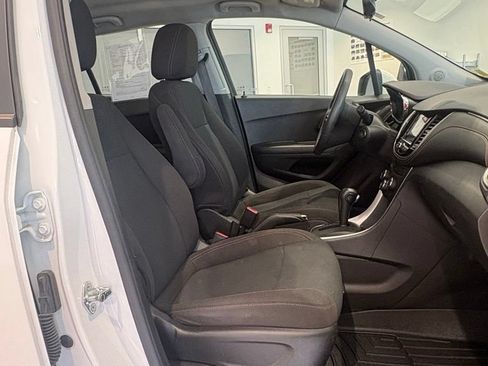 Used 2020 Chevrolet Trax LS AWD/4WD image 15