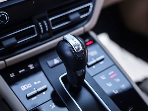Used 2022 Porsche Macan AWD/4WD image 43