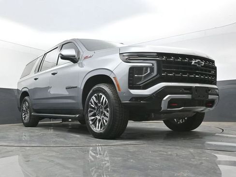 Used 2025 Chevrolet Suburban Z71 AWD/4WD image 1