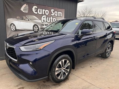 Used 2022 Toyota Highlander XLE image 1