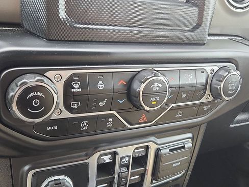 Used 2022 Jeep Gladiator Sport AWD/4WD image 10