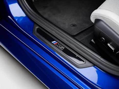 Used 2025 BMW M5 w/ Carbon Package image 60