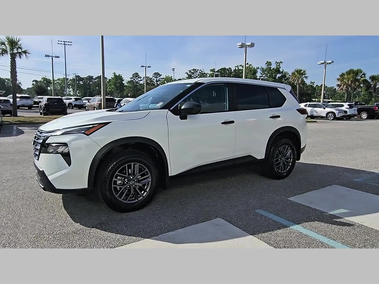 Used 2025 Nissan Rogue S FWD image 24