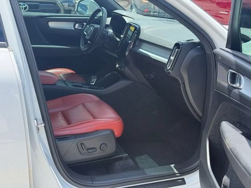 Used 2020 Volvo XC40 T5 Momentum AWD/4WD image 17