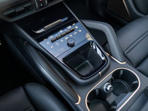 New 2025 Porsche Cayenne Turbo image 21