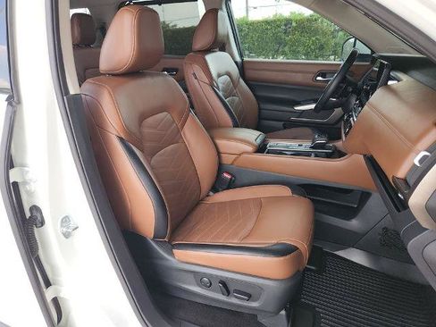 Certified 2024 Nissan Pathfinder Platinum FWD image 17