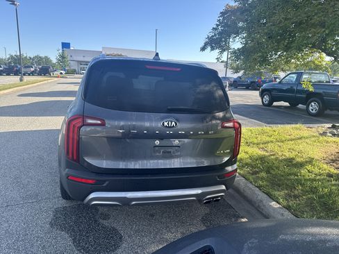 Used 2021 Kia Telluride EX w/ EX Premium Package FWD image 9