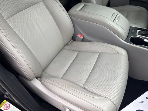 Used 2019 Toyota Highlander Limited AWD/4WD image 27