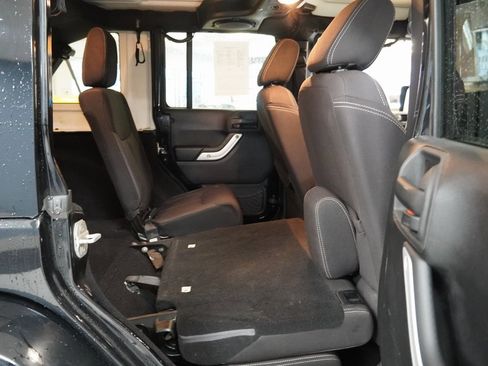 Used 2014 Jeep Wrangler Unlimited Sahara w/ Dual Top Group image 27