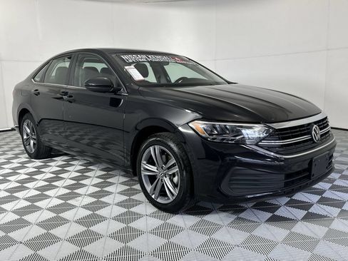 Used 2024 Volkswagen Jetta SE FWD image 2
