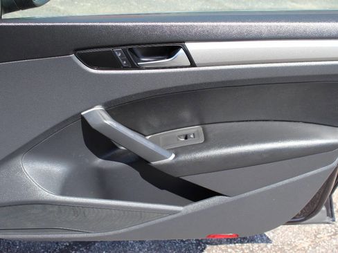 Used 2021 Volkswagen Passat 2.0T SE image 10