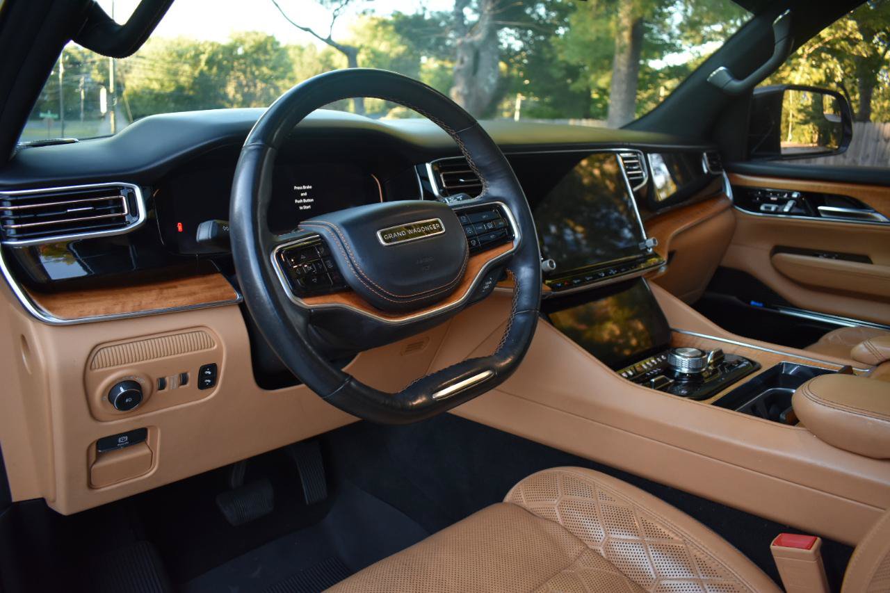 Used 2023 Jeep Grand Wagoneer L Series III w/ Rear Seat Video Group 1 AWD/4WD image 17