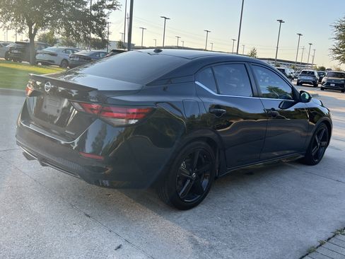 Used 2022 Nissan Sentra SR w/ Midnight Edition FWD image 9