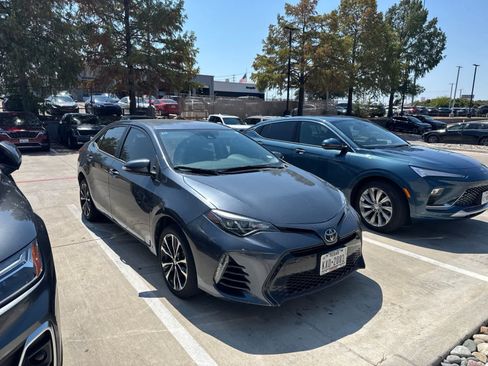 Used 2018 Toyota Corolla SE FWD image 2