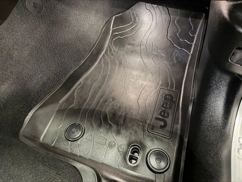 Used 2022 Jeep Gladiator Overland w/ Popular Equipment Package image 26