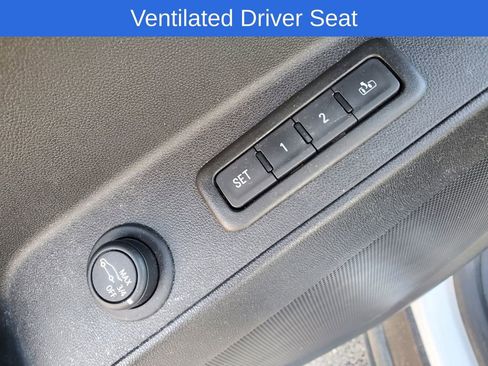 Used 2023 Chevrolet Equinox Premier FWD image 13