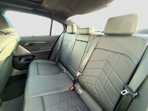 Used 2025 BMW 540i xDrive AWD/4WD image 21