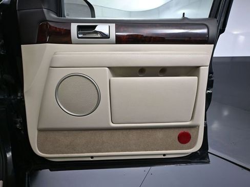 Used 2003 Lincoln Navigator Luxury image 47