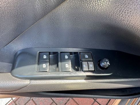 Used 2020 Toyota Camry SE image 16