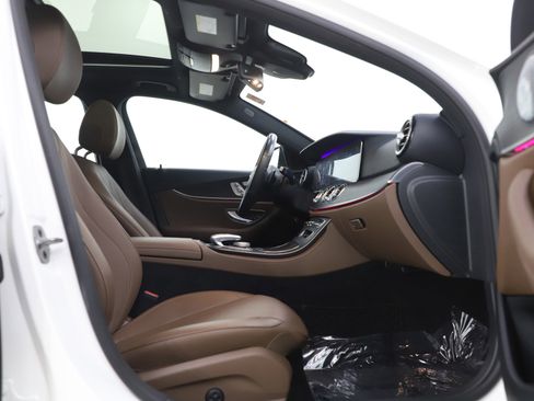 Used 2019 Mercedes-Benz E 300 4MATIC image 11