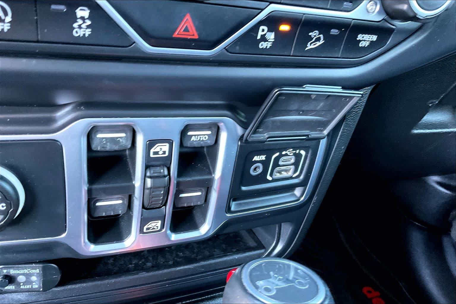 Used 2018 Jeep Wrangler Unlimited Sahara AWD/4WD image 31