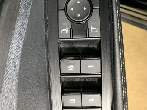 Used 2023 Nissan Rogue SV AWD/4WD image 17