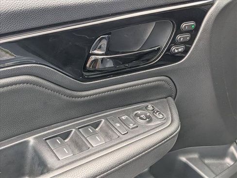 Used 2025 Honda Odyssey Elite image 12