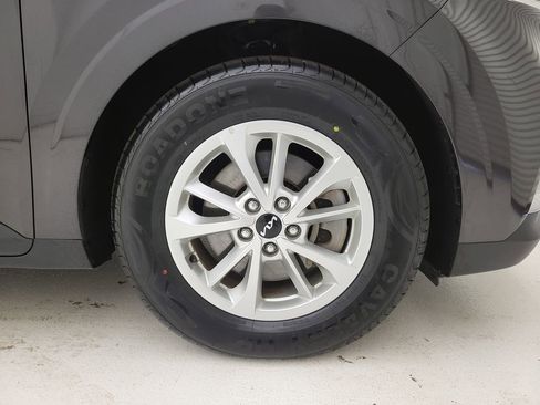 Used 2024 Kia Carnival LX image 25