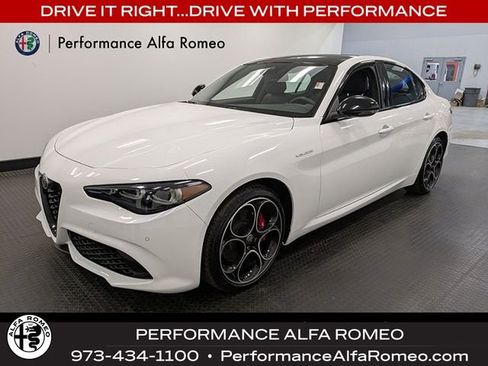 Used 2024 Alfa Romeo Giulia Veloce image 1