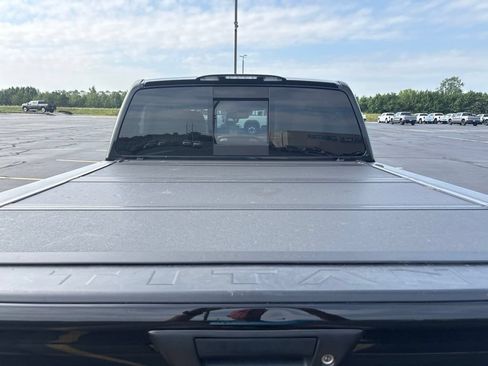 Used 2018 Nissan Titan SL AWD/4WD image 11