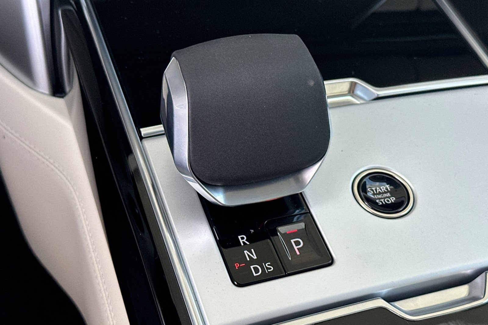 New 2026 Land Rover Range Rover SE AWD/4WD image 23