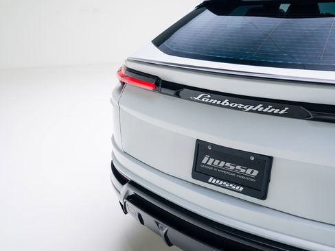 Used 2022 Lamborghini Urus image 25