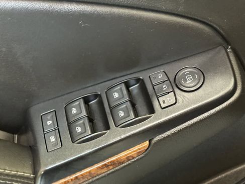 Used 2018 Chevrolet Tahoe Premier RWD image 14