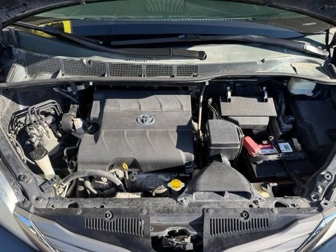 Used 2014 Toyota Sienna XLE FWD image 43