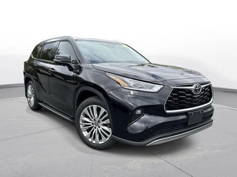 Used 2023 Toyota Highlander Platinum image 4