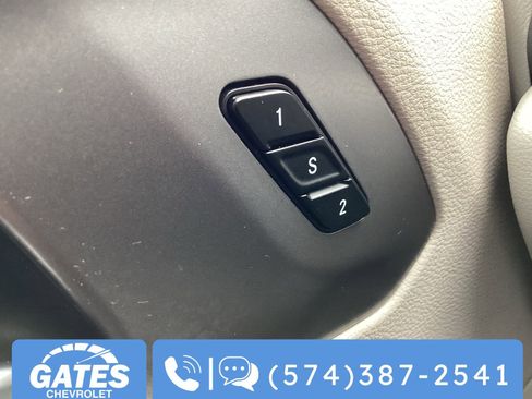 Used 2023 Chrysler Pacifica Touring-L image 28