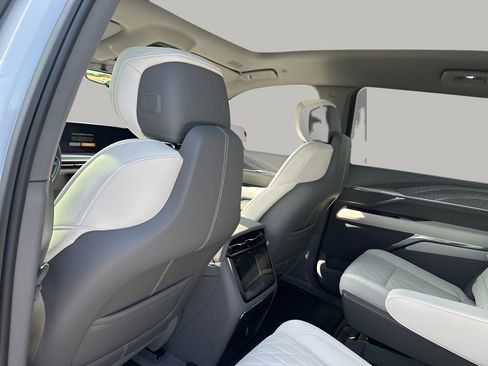 New 2026 Cadillac Escalade IQ Luxury 1 w/ LPO, Floor Liner Package AWD/4WD image 17
