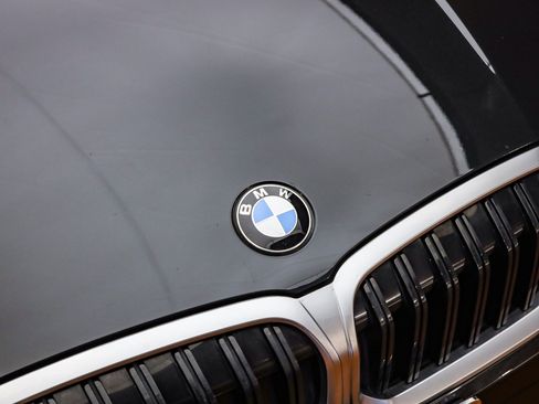 Used 2024 BMW 330i xDrive Sedan w/ Convenience Package AWD/4WD image 9