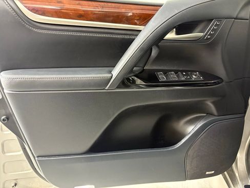 Used 2021 Lexus LX 570 4WD w/ Luxury Package image 12