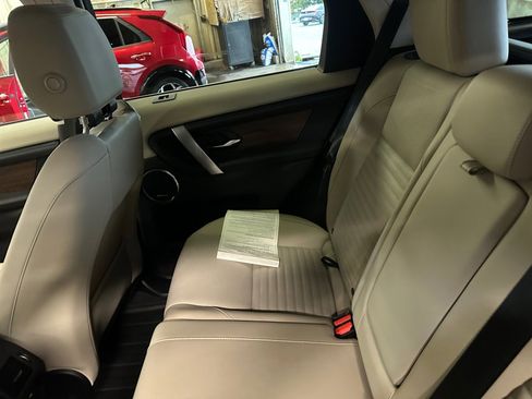Used 2024 Land Rover Discovery Sport S image 33
