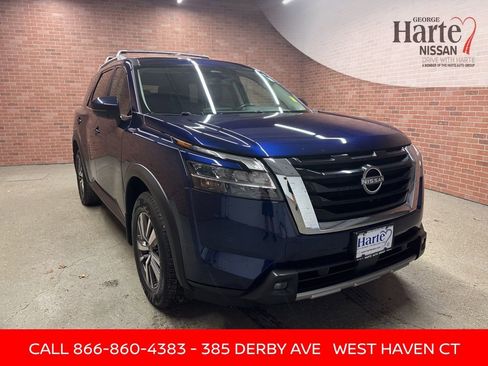 Certified 2023 Nissan Pathfinder SL image 1
