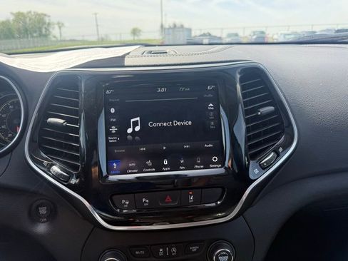 Used 2021 Jeep Cherokee Limited w/ Elite Package AWD/4WD image 13