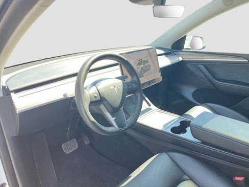 Used 2023 Tesla Model Y Long Range image 9