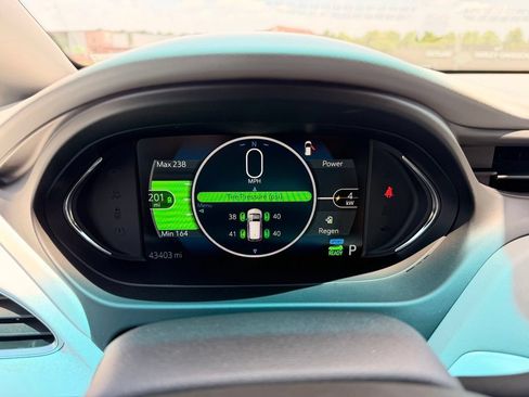 Used 2020 Chevrolet Bolt Premier w/ Infotainment Package FWD image 13