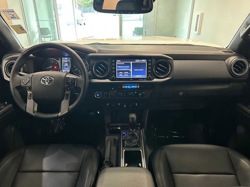 Certified 2021 Toyota Tacoma TRD Off-Road w/ TRD Premium Off Road Package AWD/4WD image 10