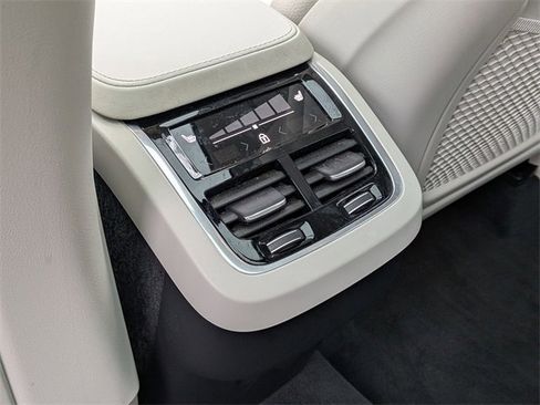 Certified 2025 Volvo XC90 B6 Plus w/ Protection Package Premier image 26