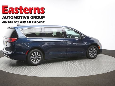 Used 2023 Chrysler Pacifica Touring-L FWD image 45