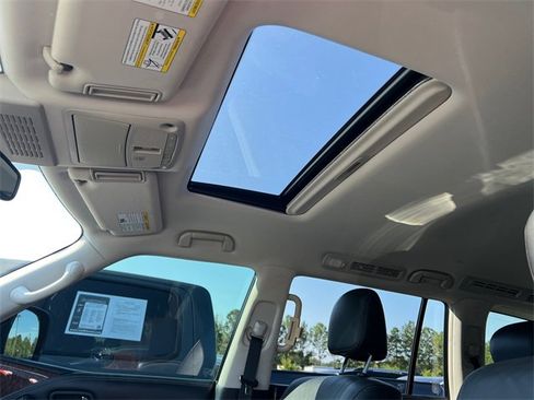 Used 2020 Nissan Armada SL w/ Premium Package image 33