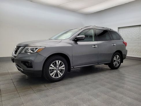 Used 2020 Nissan Pathfinder SV image 2